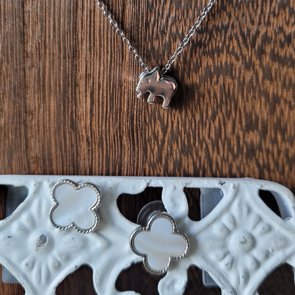 Danty Elephant Necklace and Clover Mother of Pearl Earring Set